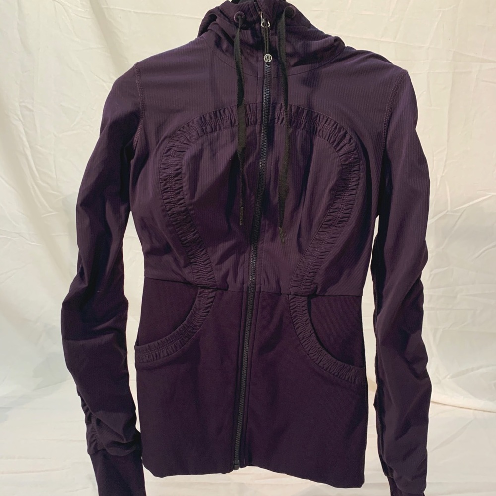 Lululemon exercise sweater